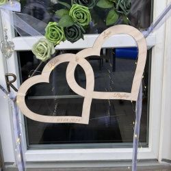 resport skilt "Hjerter" i tr med graveret tekst