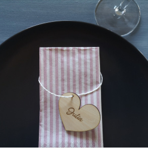 Bordkort hjerte i tr til bryllup, barnedb, konfirmation ...