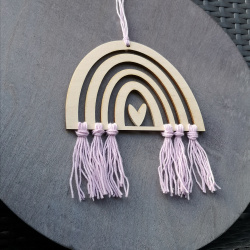 Regnbue i tr med garn