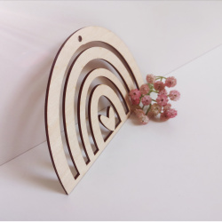 Regnbue i tr med garn