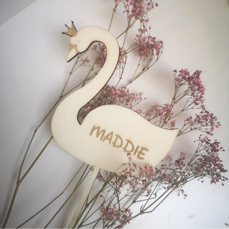 Svane Caketopper med navn i tr�