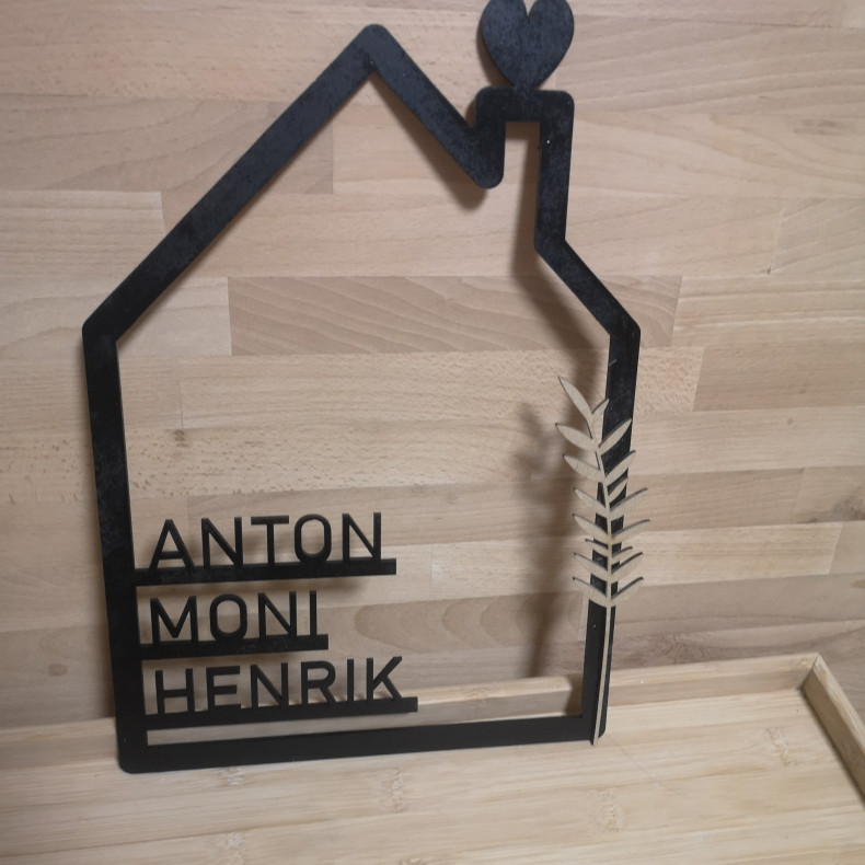 Hus med navne i tr� / Gave til familien