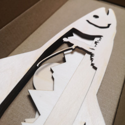 Laks med Fisker i tr til ophng