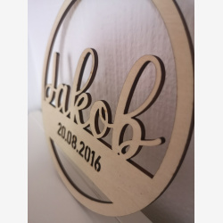 Navneskilt i tr med fdselsdato