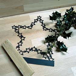 Stjern i tr med sokkel